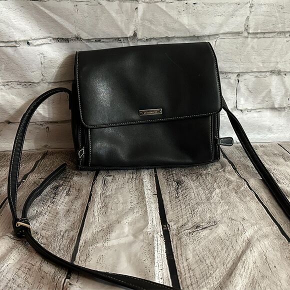 Liz Claiborne Black Adjustable Strap Crossbody Bag - Picture 1 of 5